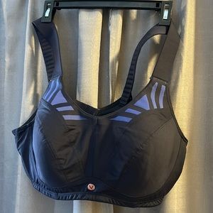 Livi sports bra plus size